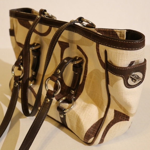 Coach Handbags - Coach gallery canvas tote bag B24
